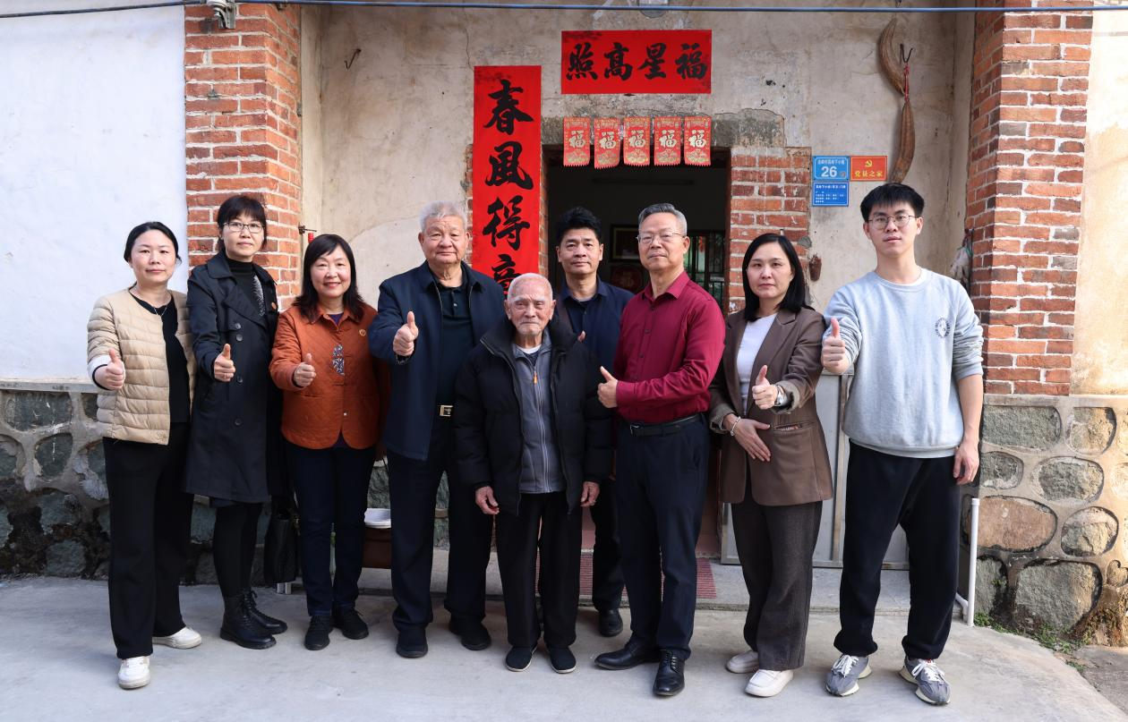 “迎新春，送溫暖”全國(guó)勞模、全國(guó)愛(ài)國(guó)擁軍模范、廣東省橋勝集團(tuán)有公司董事長(zhǎng)領(lǐng)隊(duì)慰問(wèn)小組一行慰問(wèn)老英雄、軍烈屬